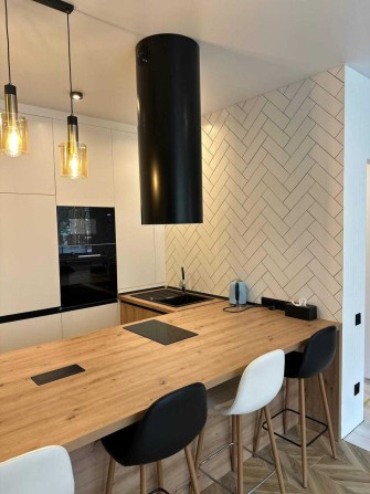 Продам 2-кімнатну квартиру з дизайнерським ремонтом в ЖК "Парк Таун" - фото 1