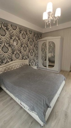 Продам 3-х комнатную в центре - фото 1