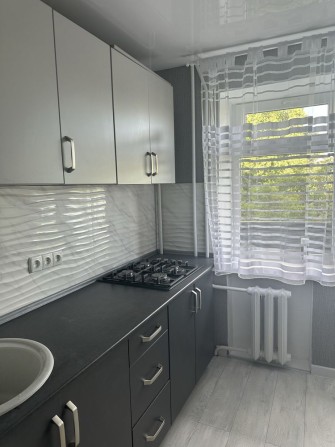 Продам 2 комнатную киевский район 10 школы - фото 1