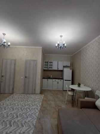 Квартира в самом центре Черноморска. (2-956-424) - фото 1