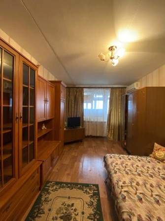 Продам квартиру гостиничного типа в городе Черноморске - фото 1