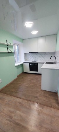 Продам 1 комнатную квартиру-студию после ремонта в хорошем районе - фото 1