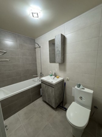 Продам 4 кімнатну квартиру-студіо - фото 1