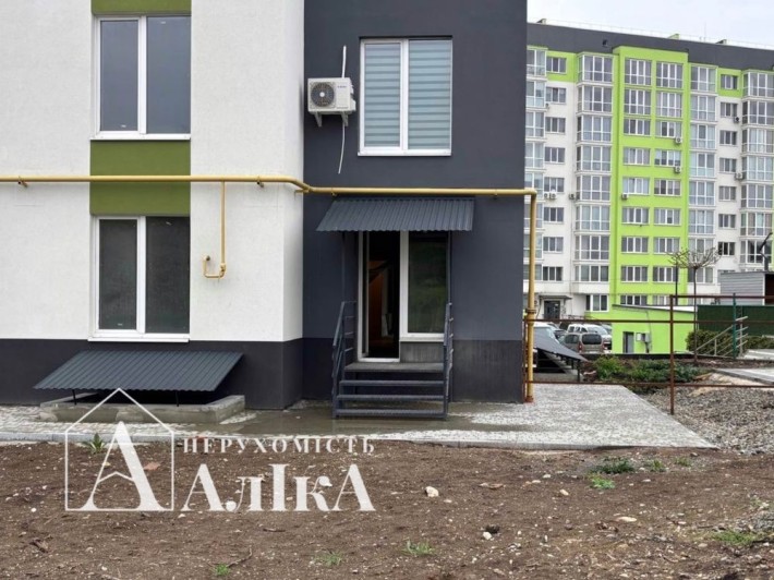 Продам 1-кімнатну квартиру в новобудові з власним двориком - фото 1