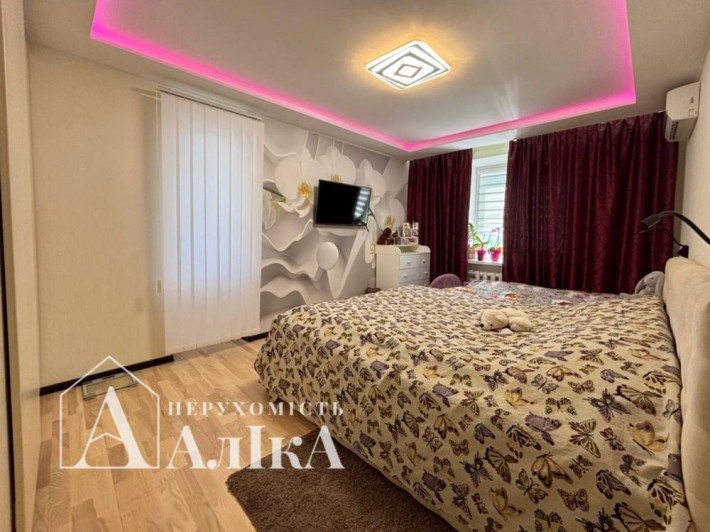Продам 2-кімнатну квартиру з новим ремонтом - фото 1