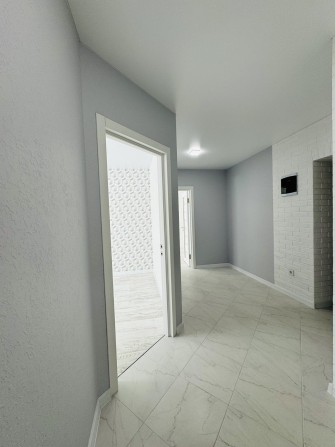 Продам 2-кімнатну квартиру в центрі з ремонтом - фото 1