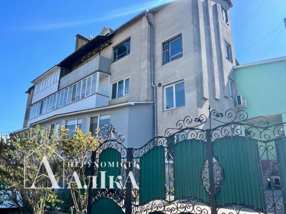 Продам дворівневу квартиру з власним гаражем Кам'янець-Подільський