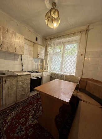 Продам 2к к-ру,2й этаж,морской квадрат,тёплый дом - фото 1