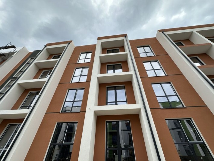 Продам квартиру-студію з балконом - фото 1