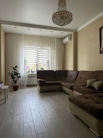 Продам трикімнатну квартиру в м. Чорноморськ - фото 1