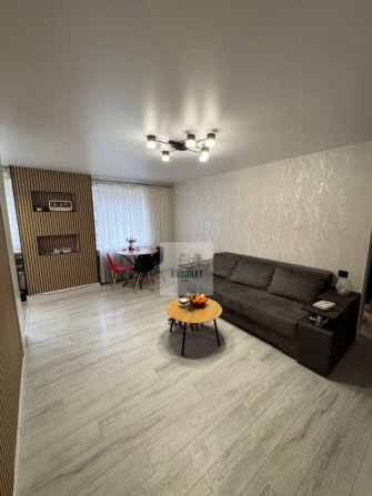 Продам 3-х кімнатну квартиру в центрі міста з новим ремонтом - фото 1