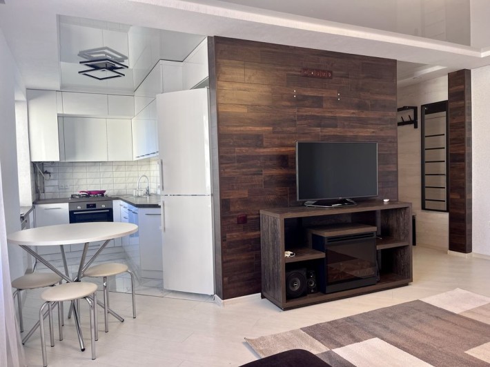 Продаж 3-кім. квартири з ремонтом та мемблями - фото 1