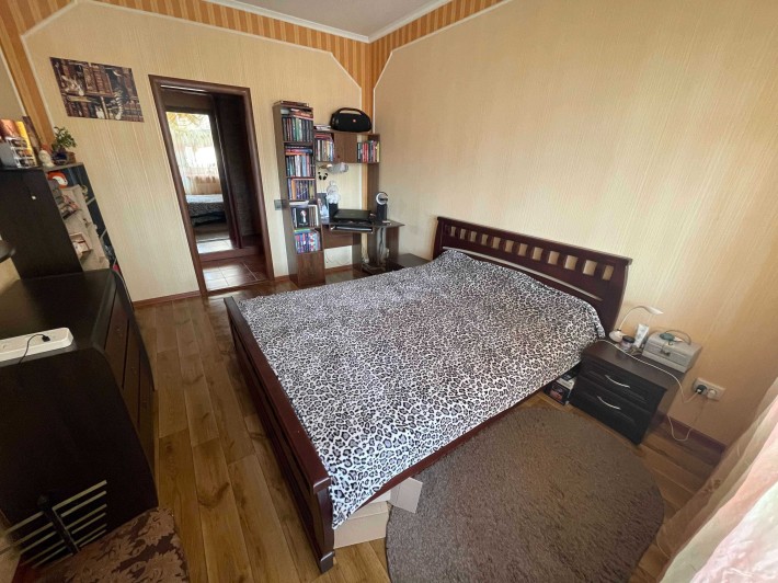 Простора 2-к квартира у зручному районі міста Виставка 
ID: 38284 - фото 1