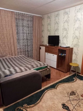 Продаётся 2-х комнатная квартира в центре - фото 1