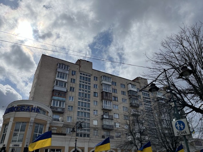Центр! Цегла ! Продаж 2 кімнатної квартири! - фото 1