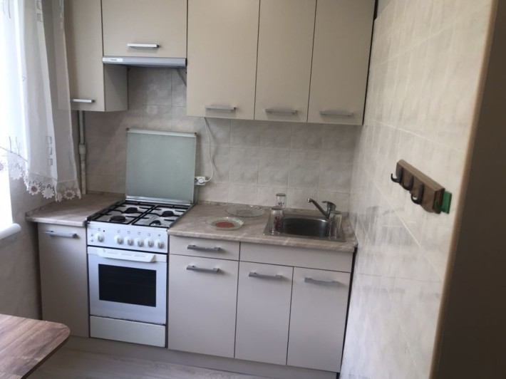 Продам 1-кімнатну квартиру в центрі Чугуєва, 5/9 поверх - фото 1