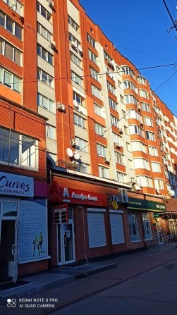 Продається чудова однокімнатна квартира в центрі міста. - фото 1