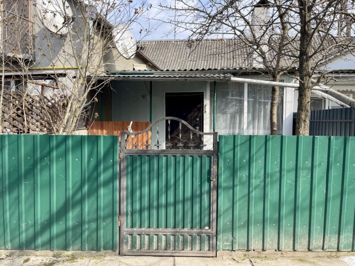Продам квартиру з власним двором - фото 1
