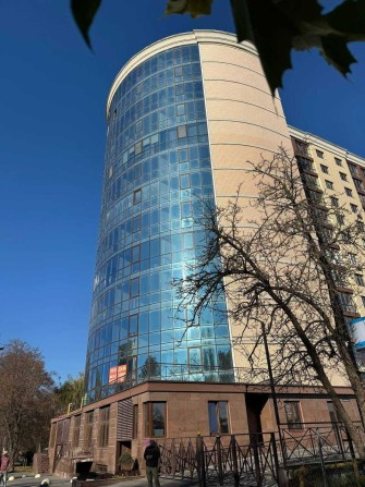 Найголовнішою перевагою цієї квартири є тераса. - фото 1