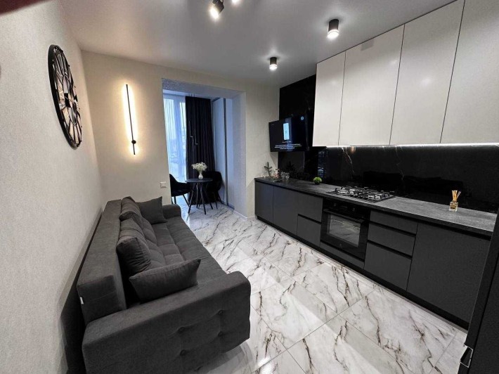 Срочно! Продам отличную квартра Днепровская Брама 2 45м2 - фото 1