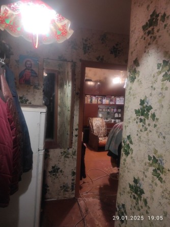 Продам двухкомнатную квартиру без ремонта, 1 этаж - фото 1