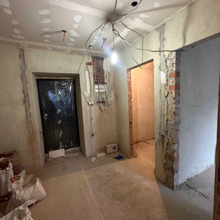 Продаж здана 1-кім частковий ремонт. Паркова Алея.+комора в ціні. - фото 1