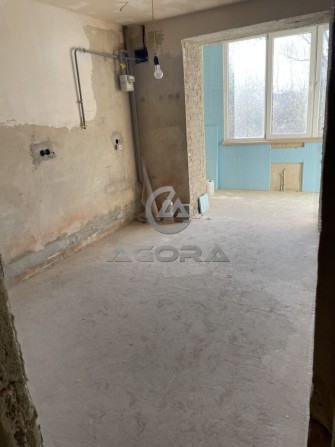 Продається простора 1-кімнатна квартира площею 49 м#178; - фото 1