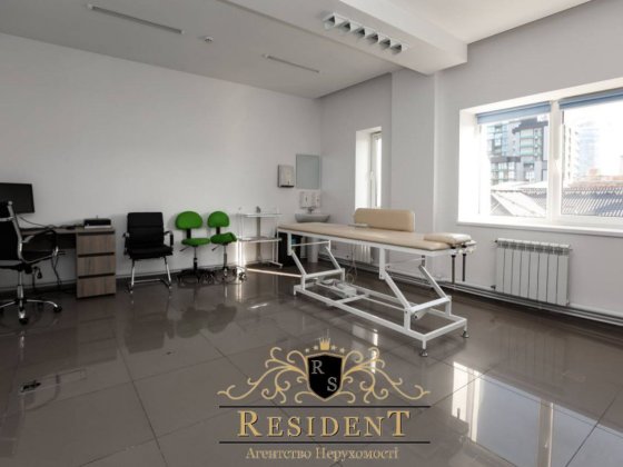 Продаж приміщення в центрі міста 1поверх. Клініка. З орендарями на довгий строк. Офіційний договір.