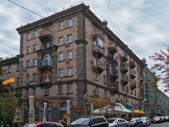 Продам 2 кімнатну квартиру в Центрі  вул. Є. Чикаленка (Пушкінській), 2-4/7 Киев