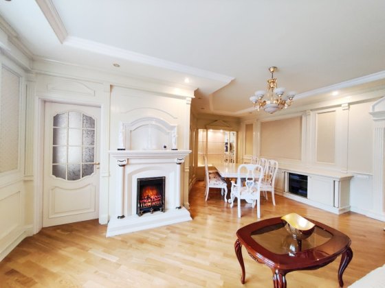 3-кімнатна Велика Житомирська, 14, м. "Золоті ворота", центр, дизайнерський ремонт Киев