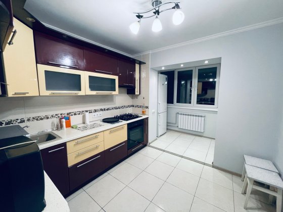 Продам 3 кімнатну квартиру метро Академмістечко  Стуса 28 Київ