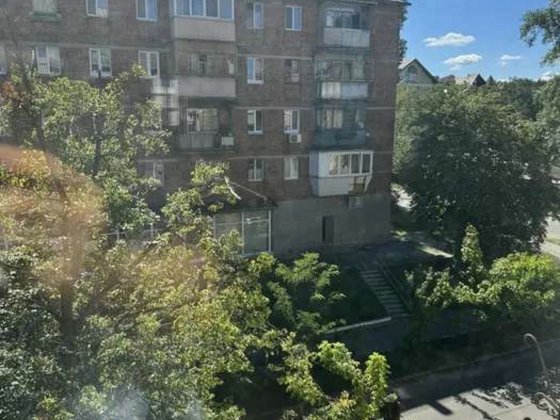 Продається 3-кімнатна квартира  Кустанайська 1, за 8 хвилин пішки до станції метро Деміївська, 17 хв Киев