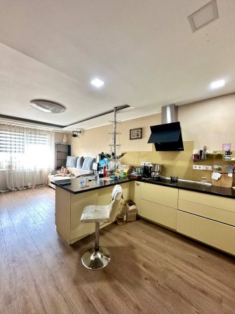 Продається 2к квартира 65 м2 з ремонтом в ЖК Амурський - фото 1