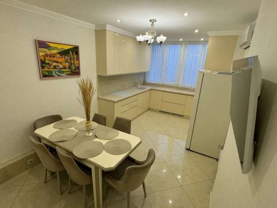 ЖК Каховська 4-х кімнатна квартира з ремонтом Киев