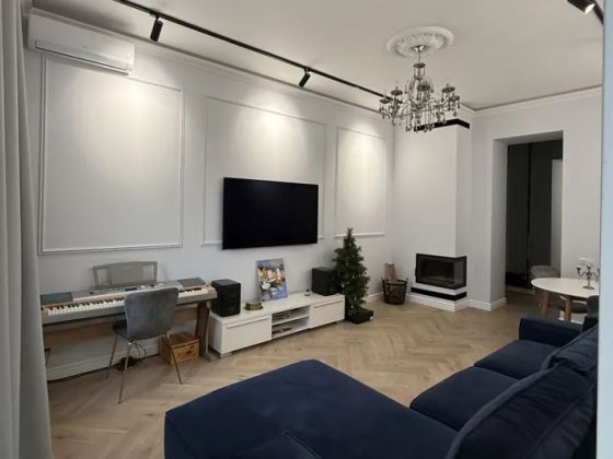 Продається 2-к квартира з дизайнерським ремонтом на вул. Антонова 2/32 Киев