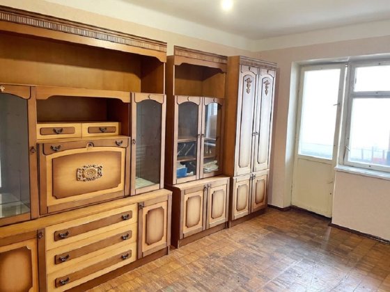 Продам 3 кімнатну квартиру на вул. Дніпровська набережна, 11а Київ