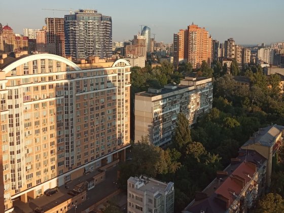 Продається 4 кімнатна квартира на Печерську на вул. Ділова 2б у центрі Києва біля НСК Олімпійський Киев