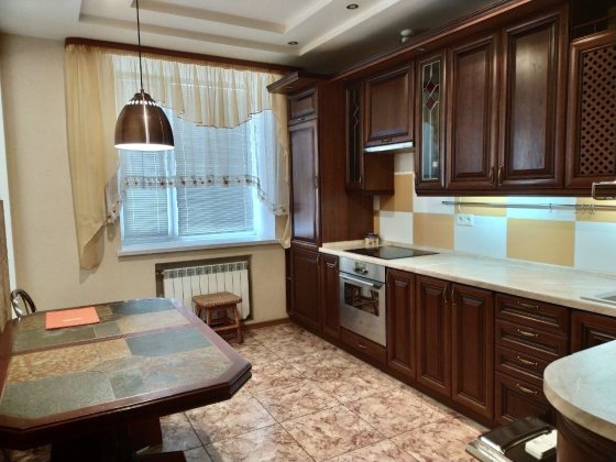 Продам 3 кімнатну квартиру на вул. Верховинця, 10 Киев