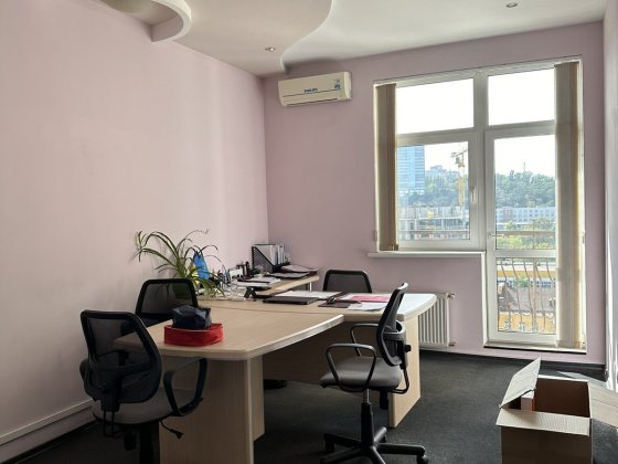 Продаж з-кімнатної квартири. Центр. М Олімпійська квартира на вулиці Антоновича 72 Киев