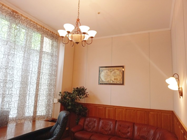 Продам 5-кімнатну квартиру, Центр, Хрещатик, вул. Костельна 8 - фото 1
