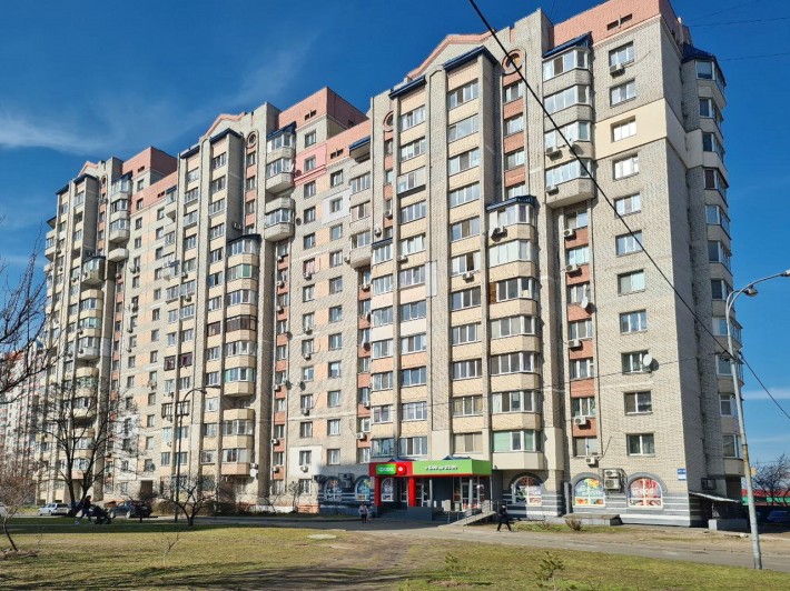 Продаж 2к квартири на вул.Алма-Атинська , 41б, Дніпровський район, ДВРЗ, метро Чернігівська. - фото 1