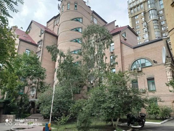 Без%. Продаю квартиру у центрі м.Києва по вул.Назарівська, 7б Киев