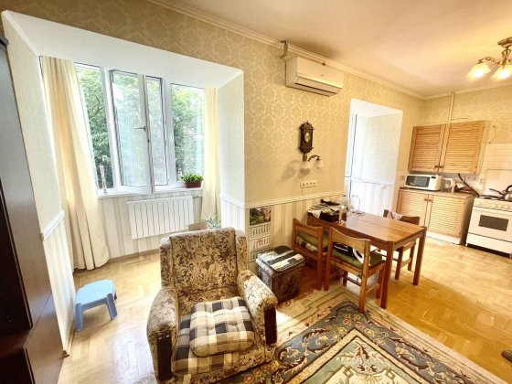 Продається трикімнатна квартира. Печерський район, вул. В.Тютюнника 5-Б (А.Барбюса) Киев