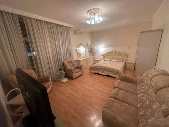 Продаж 1 кімн. квартири, вул. Володимирська, 37, царський будинок, в діловому центрі, 4 поверх. Киев