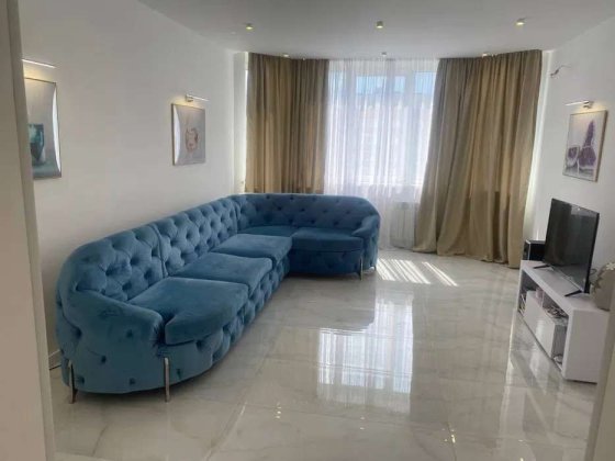 Продам простору 2х кімнатну квартиру , вулиця Чавдар,13 Киев