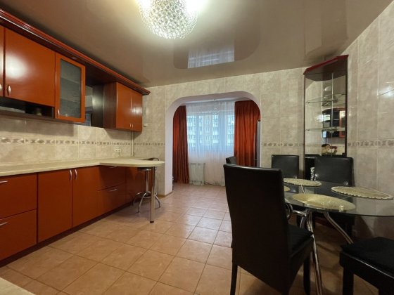 Продаж двокімнатної квартири  вул. Урлівська 5, Осокорки Київ