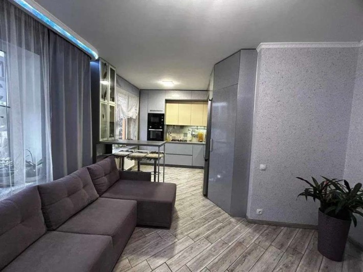 Продаж 2-к квартири вул. Радистів 30 - фото 1