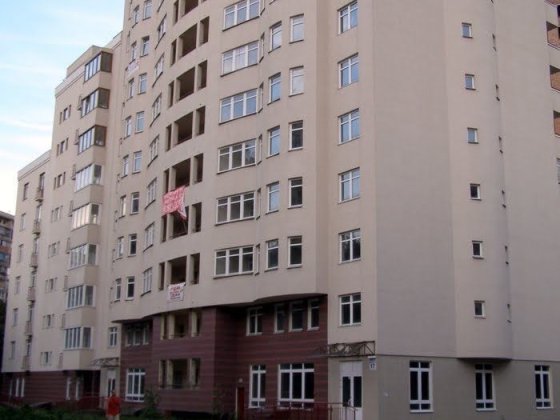 Продам 2 кімнатну квартиру по Кривоноса,17/8, Севастопільська площа Київ