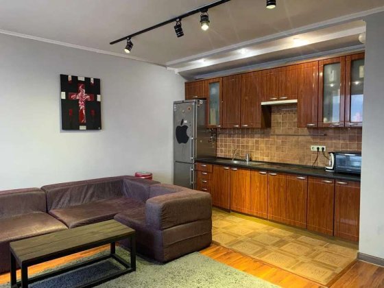 Продам видову 2-кім. квартиру з кухнею-студіо, просп. Леся Курбаса,5в Київ