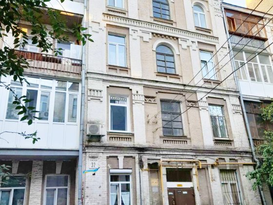 Продаж 2-к квартири-офіс вул. Межигірська 32 Київ